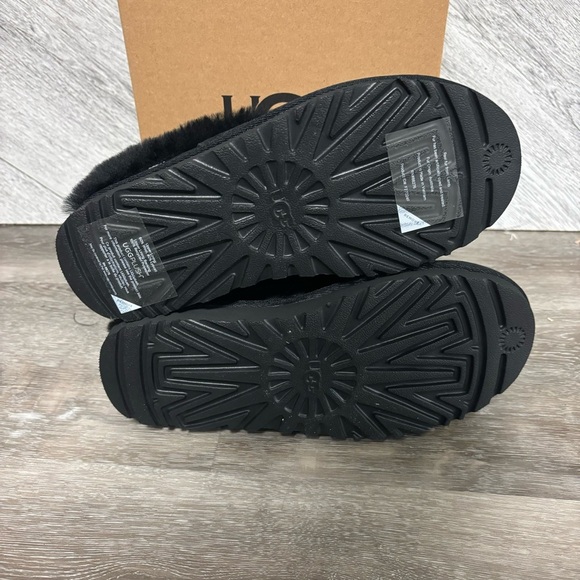 UGG | Pearlized Slipper In Black Leather Indoor Outdoor NEW Size 8 - Picture 5 of 10